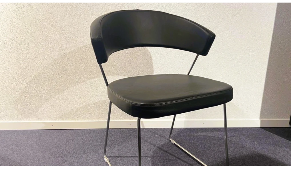 Chaise New York en cuir noir