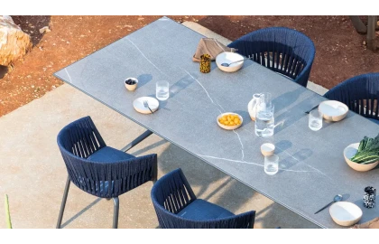Table Moai